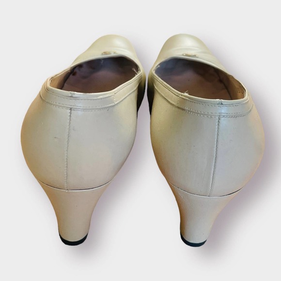 60s Ferragamo Cream Heels - Picture 7 of 8